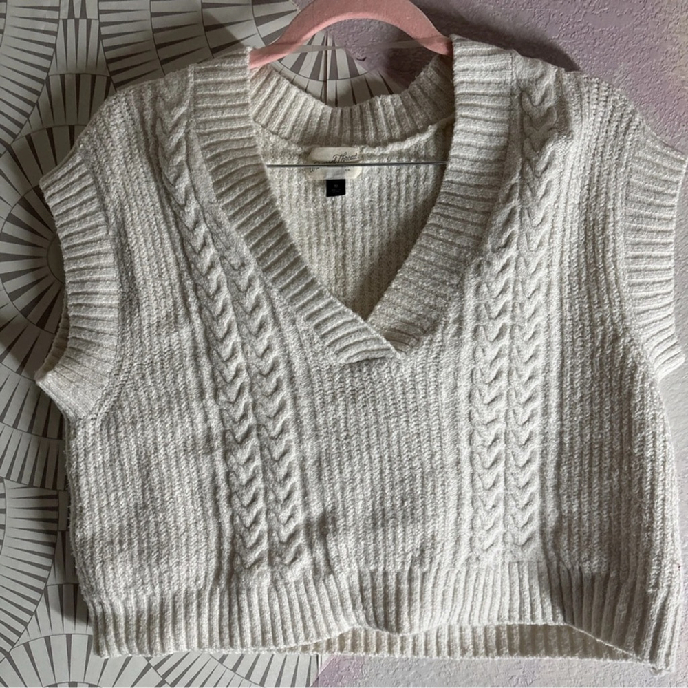 Universal Thread Cream V-Neck Cable Knit Sweater